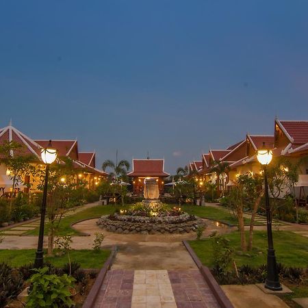 Ravorn Villa Boutique Battambang Buitenkant foto