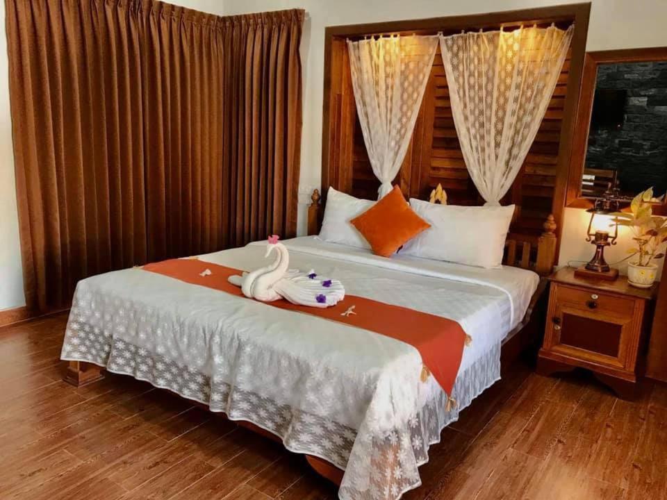 Ravorn Villa Boutique Battambang Buitenkant foto