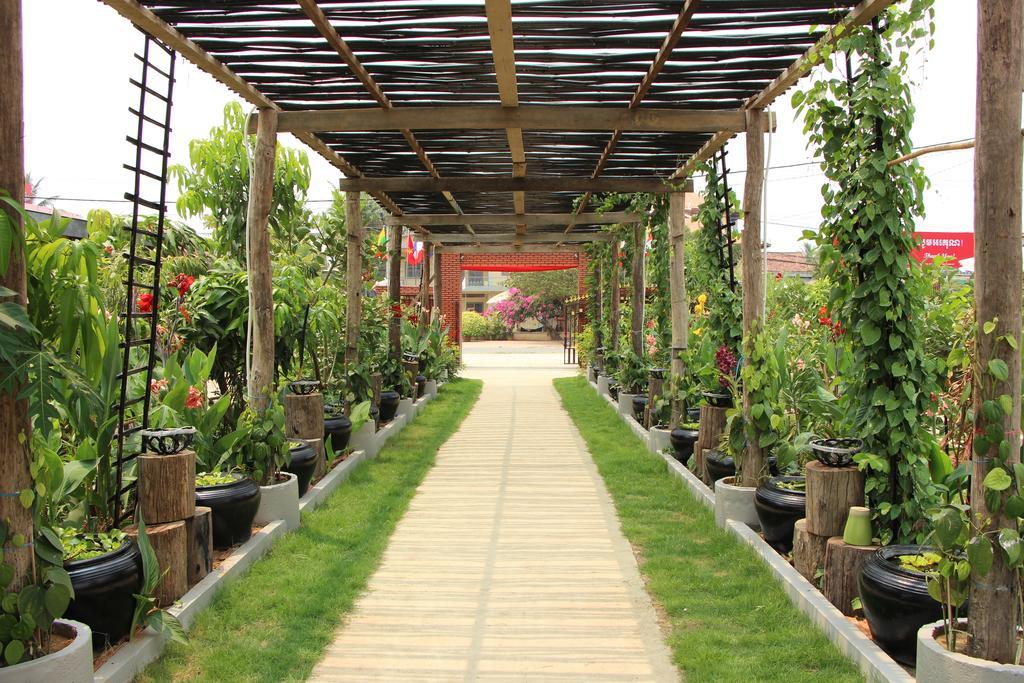 Ravorn Villa Boutique Battambang Buitenkant foto