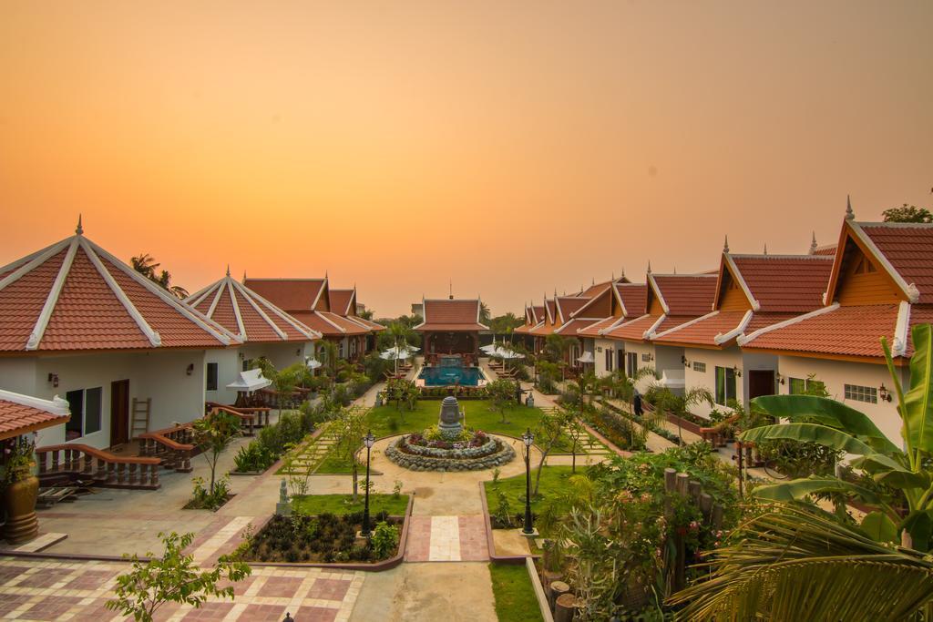 Ravorn Villa Boutique Battambang Buitenkant foto