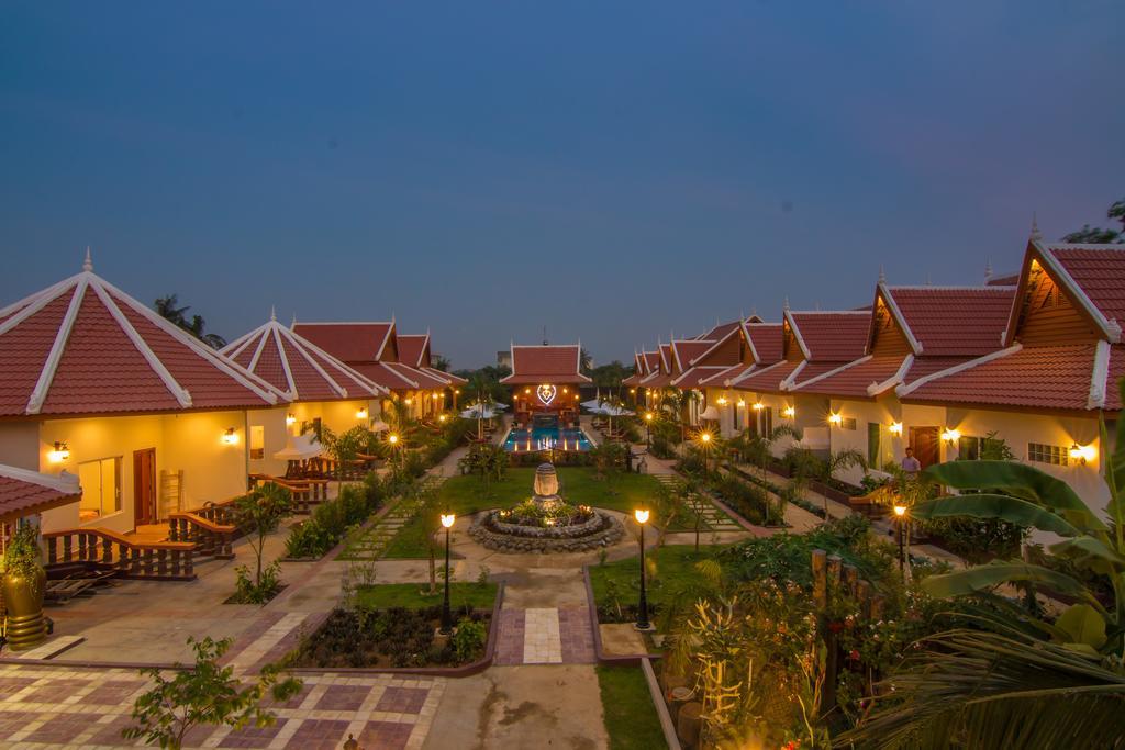 Ravorn Villa Boutique Battambang Buitenkant foto