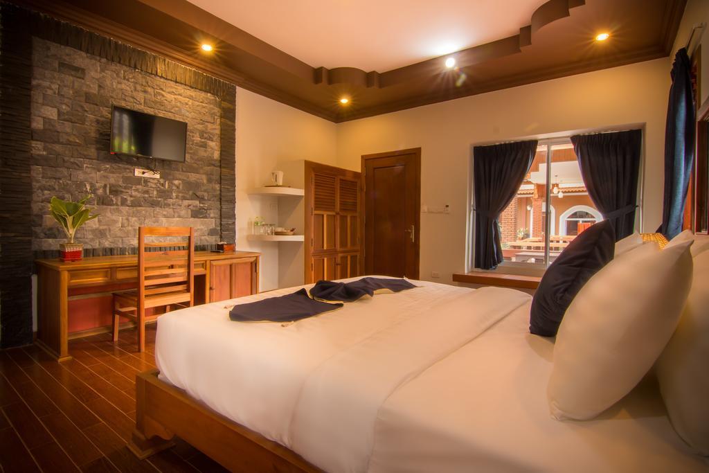 Ravorn Villa Boutique Battambang Buitenkant foto