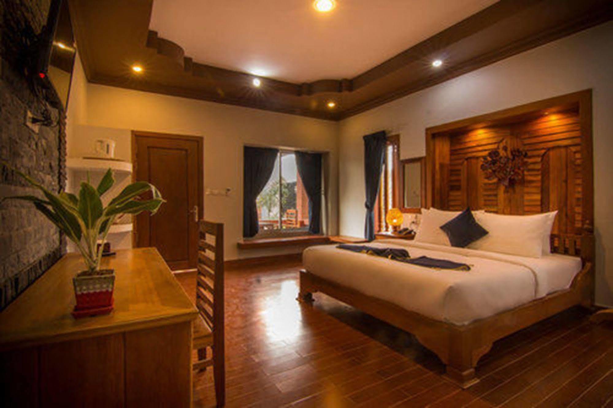 Ravorn Villa Boutique Battambang Buitenkant foto