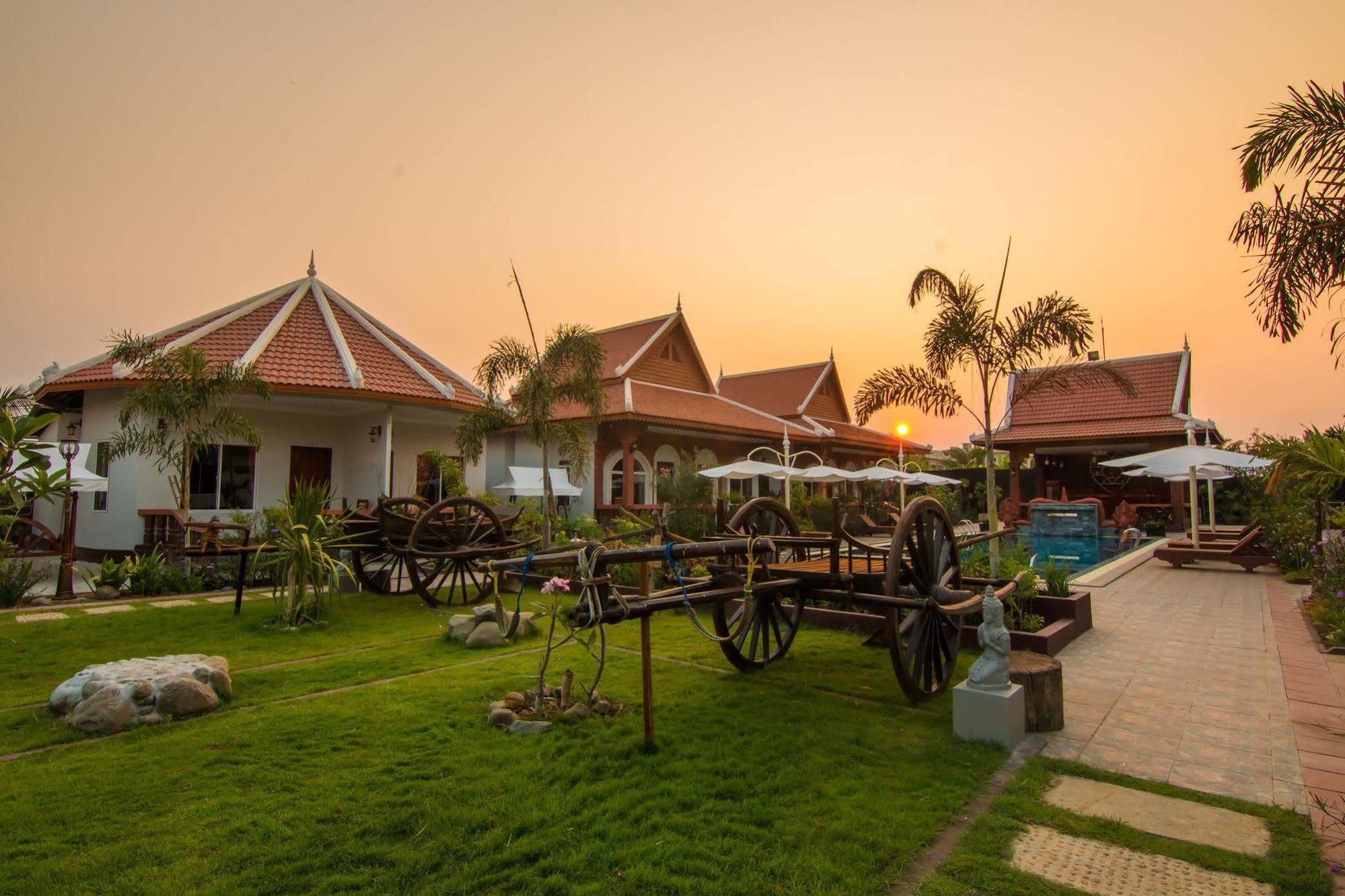 Ravorn Villa Boutique Battambang Buitenkant foto