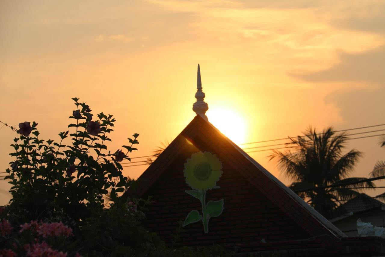 Ravorn Villa Boutique Battambang Buitenkant foto